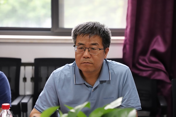 bat365在线平台党委书记兼院长赵延安教授主持研讨会.JPG